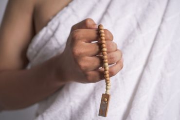 hari raya haji tasbih man holding prayer beads