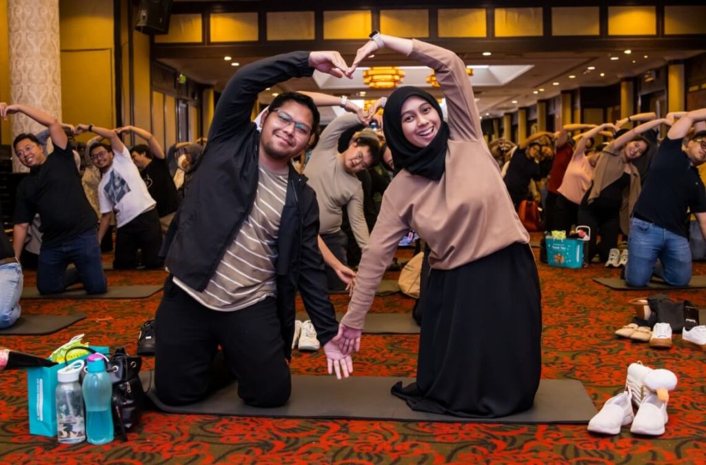 parents showing heart shape attending workshop antenatal class