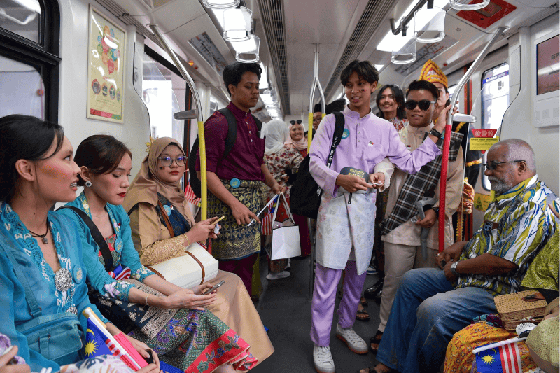 kereta apri sarong malaysia