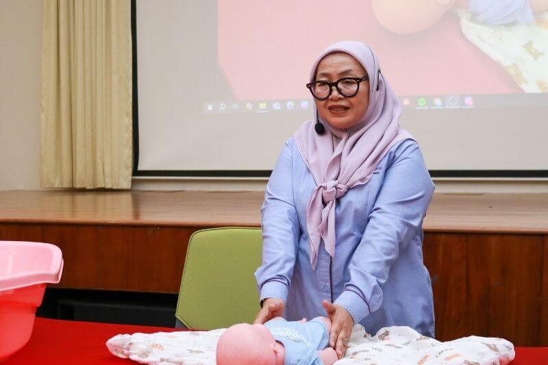 Pn Norliza from Joyful Confinement Centre parentcraft class motherhood.com.my