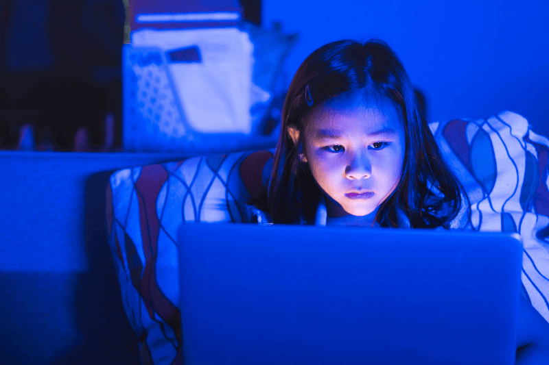 Parental control, screen addiction, and bedtime behavior.