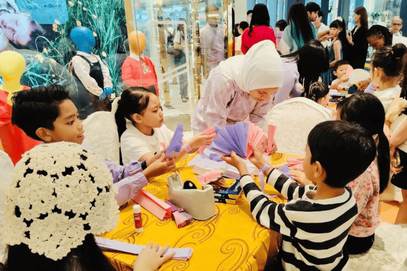 arts and craft activity with kids 