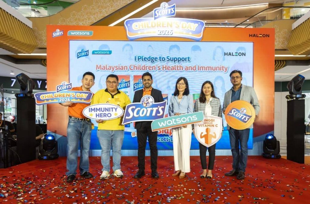 scotts emulsion roadshow launch malaysia group photo on stage