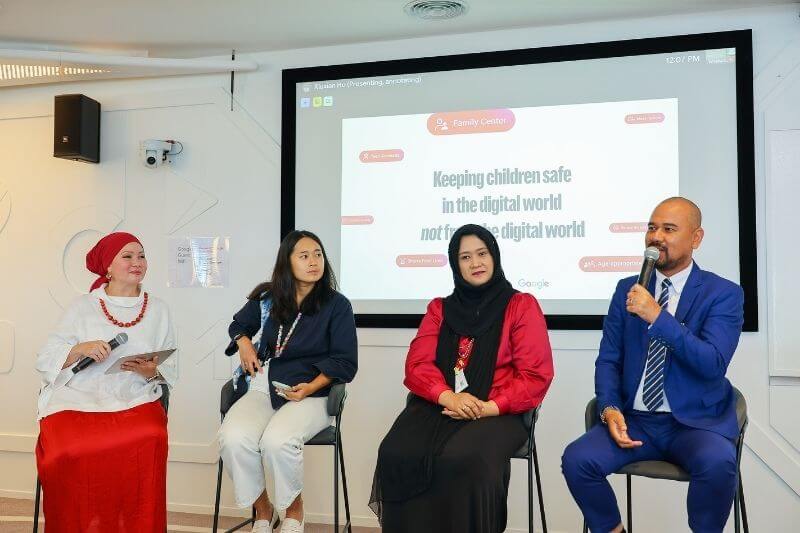 panel discussion on stage malaysian men and women