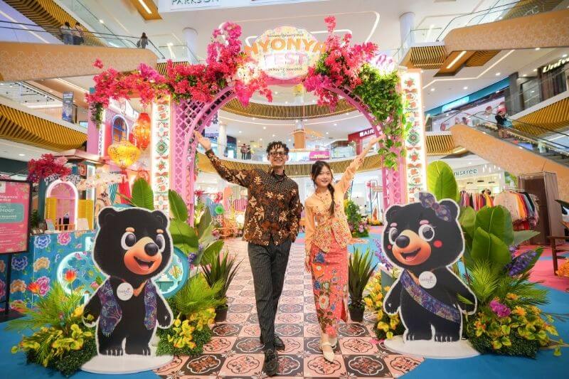 sunway mall pernakan culture baba nyonya decoration at a mall in malaysia