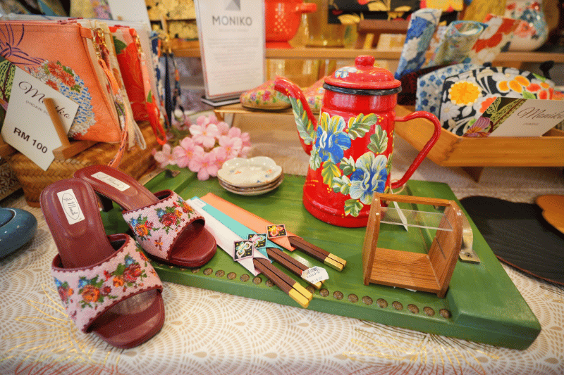 pernakan flower and motifs on clothing and shoes