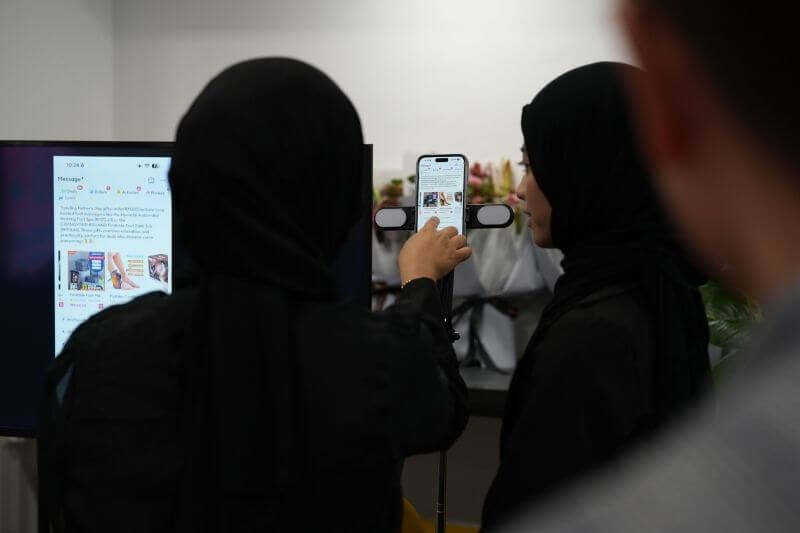 lazada ai agent helps with suggestions during online shopping experience