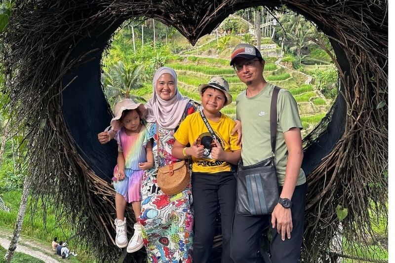 malaysian family taking picture during a family trip