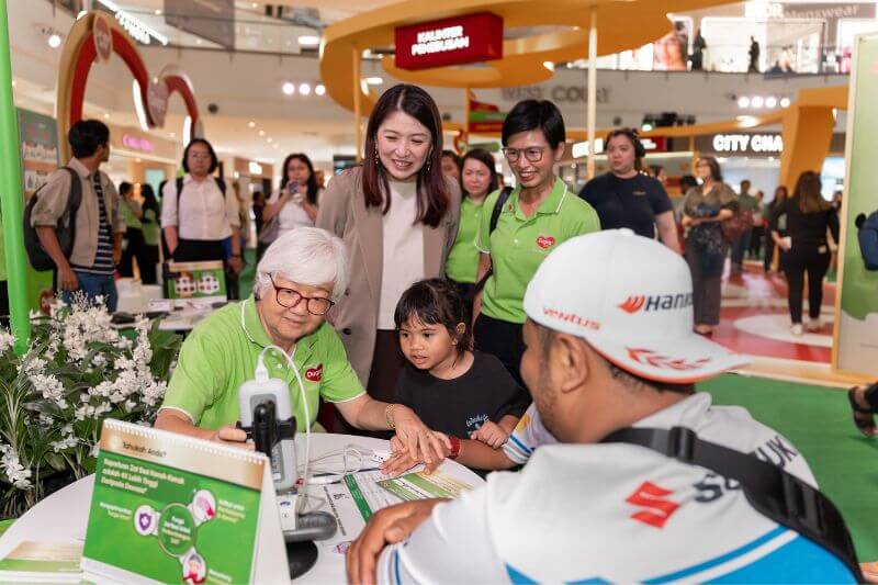YB Yeo Bee Yin at the screening booth at Arena Generasi Kuat Zat Besi