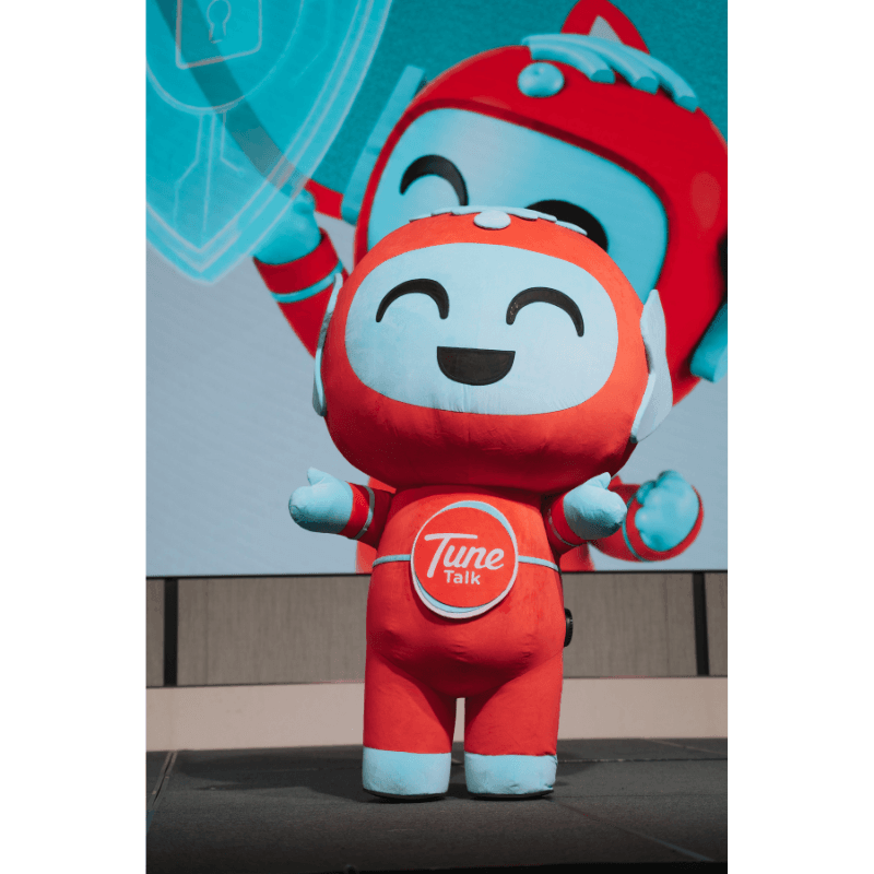 Tune Talk Epik+ Family mascot