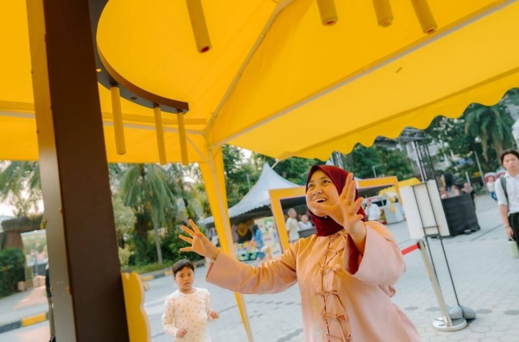 lady playing at family bazaar