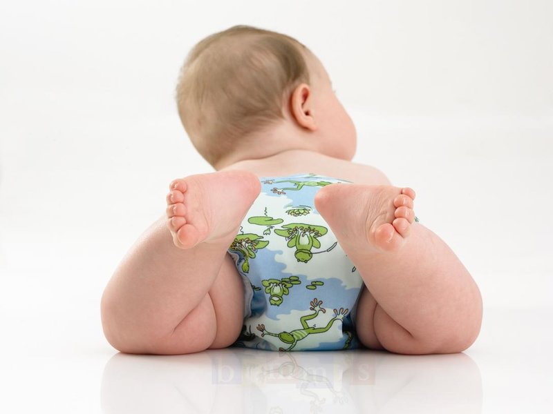 bayi menggunakan cloth diaper