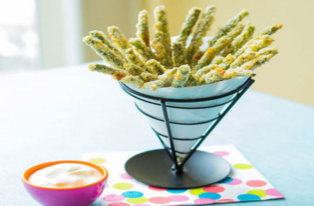 cone of green bean fries with a dip on the side