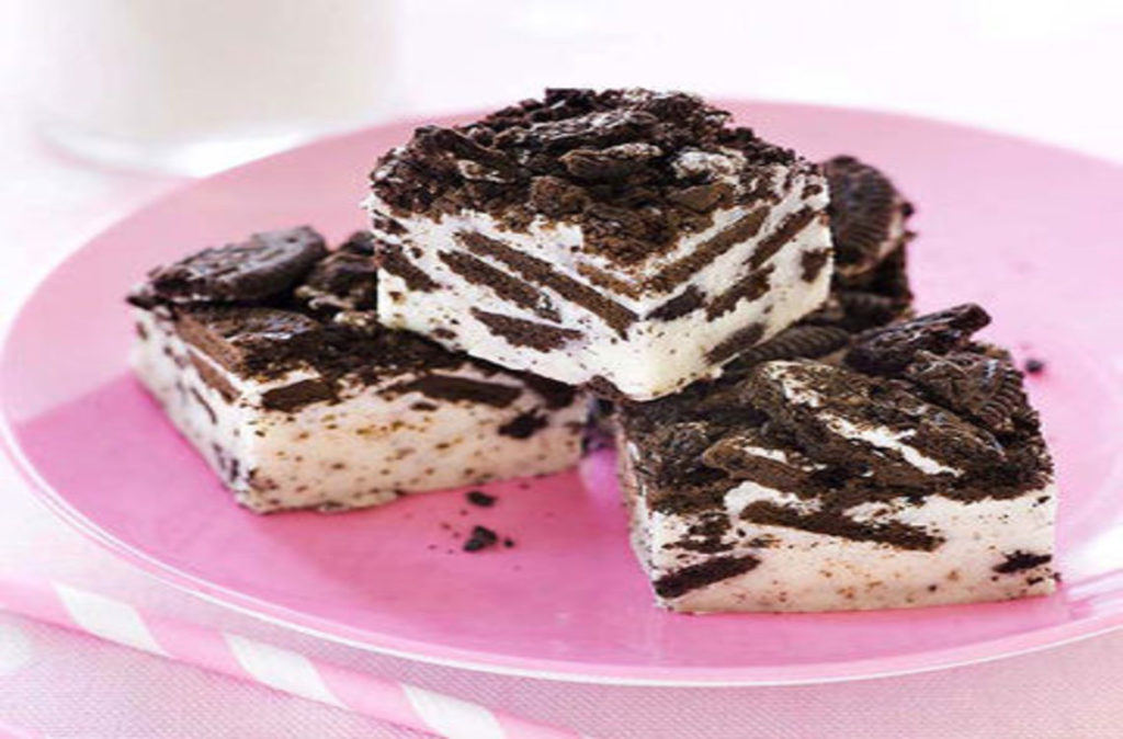 3 pieces of cookies and cream fudge on a plate