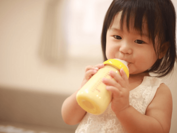 bayi minum susu formula