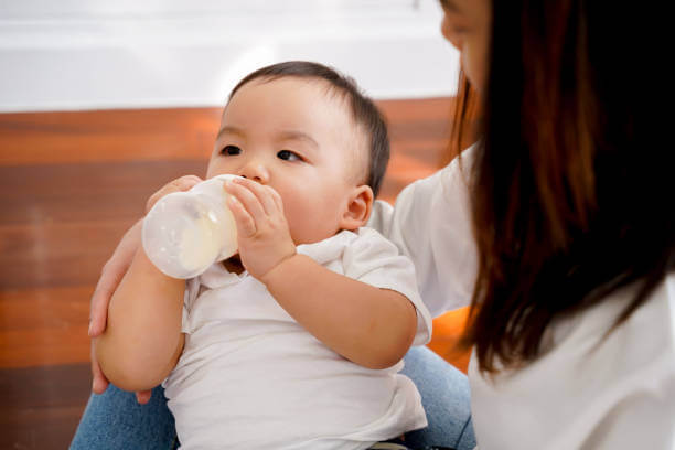 bayi minum botol susu