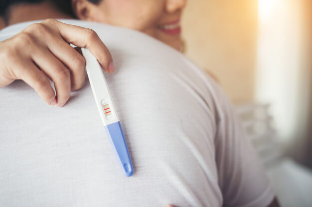 menggunakan pregnancy test kit untuk mengetahui hari ke berapa boleh tahu mengandung