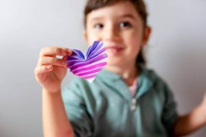 kanak kanak belajar origami