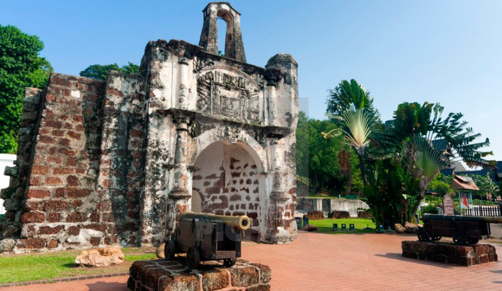 Kota A'Famosa (Pintu Gerbang Santiago) - tempat menarik di Malaysia
