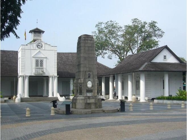 Mahkamah Lama Kuching (The Old Courthouse)