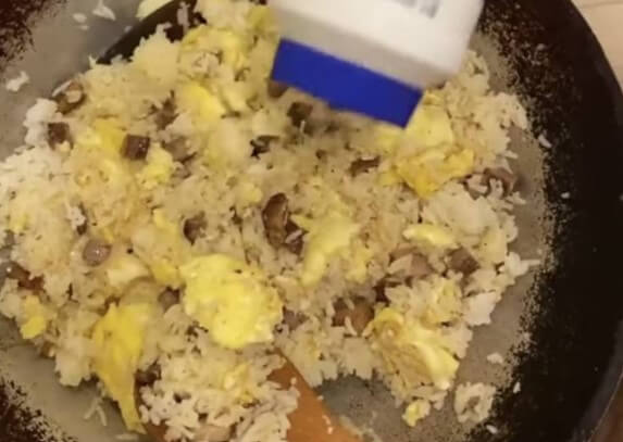 perasakan dengan garam (resepi nasi goreng viral)