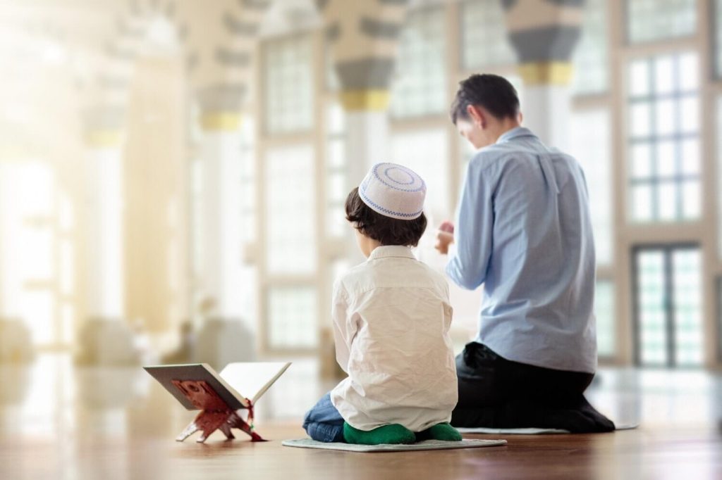 ayah dan anak rajin solat