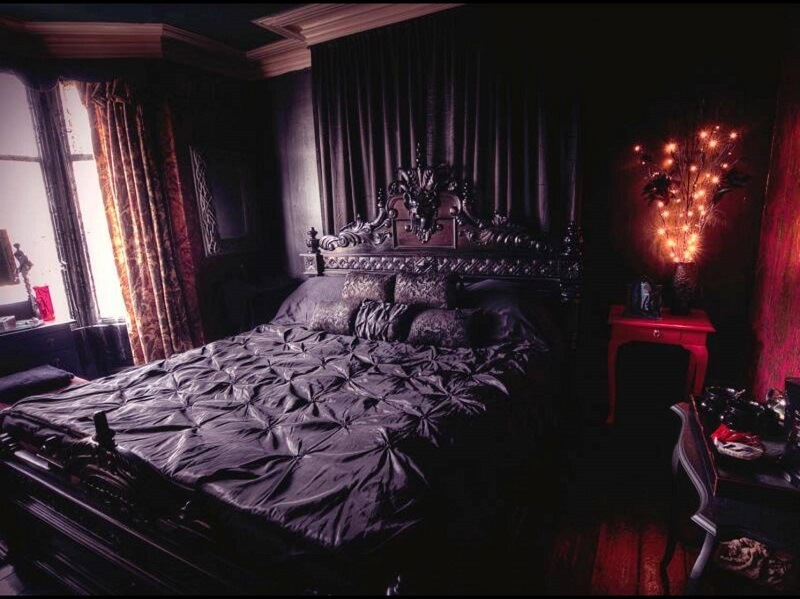 hiasan bilik tidur gothic