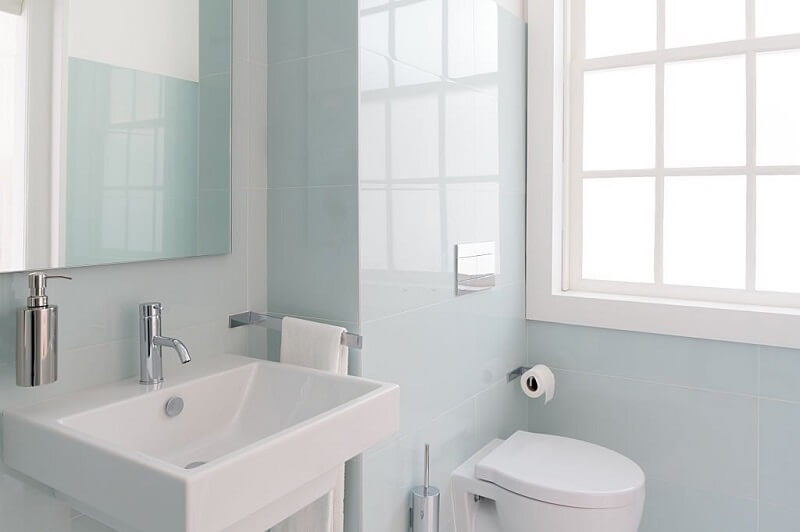 warna cat bilik air biru cair