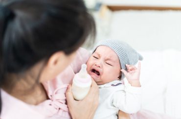 cara tenangkan bayi menangis