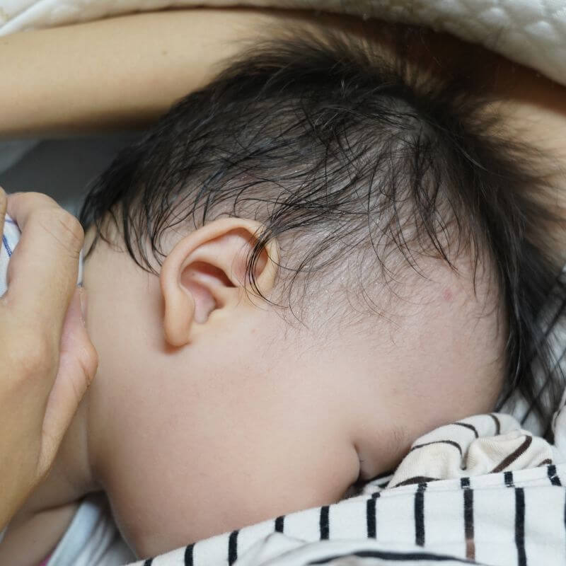 menyusu bayi sebagai salah satu cara keluarkan susu badan