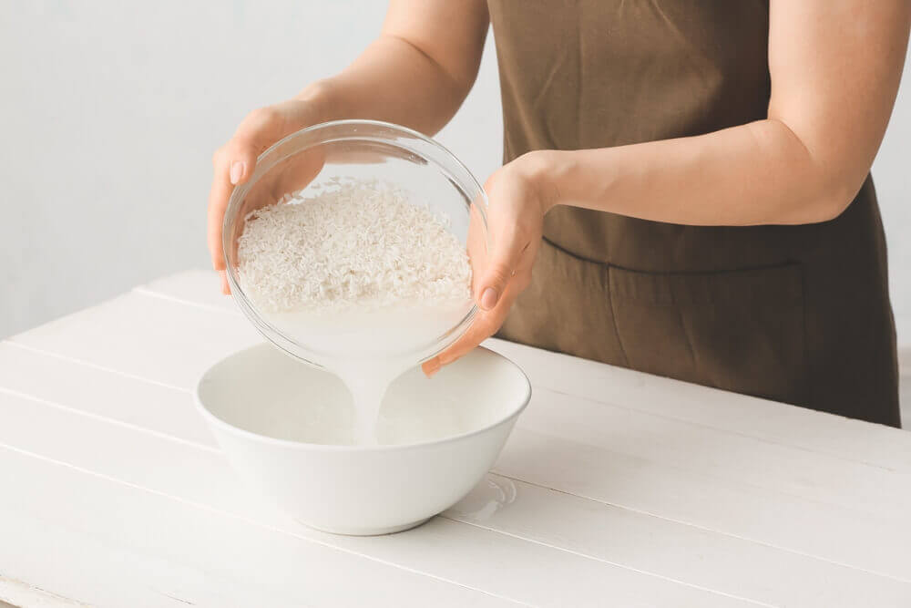 cara hilangkan jerawat pasir dengan air beras