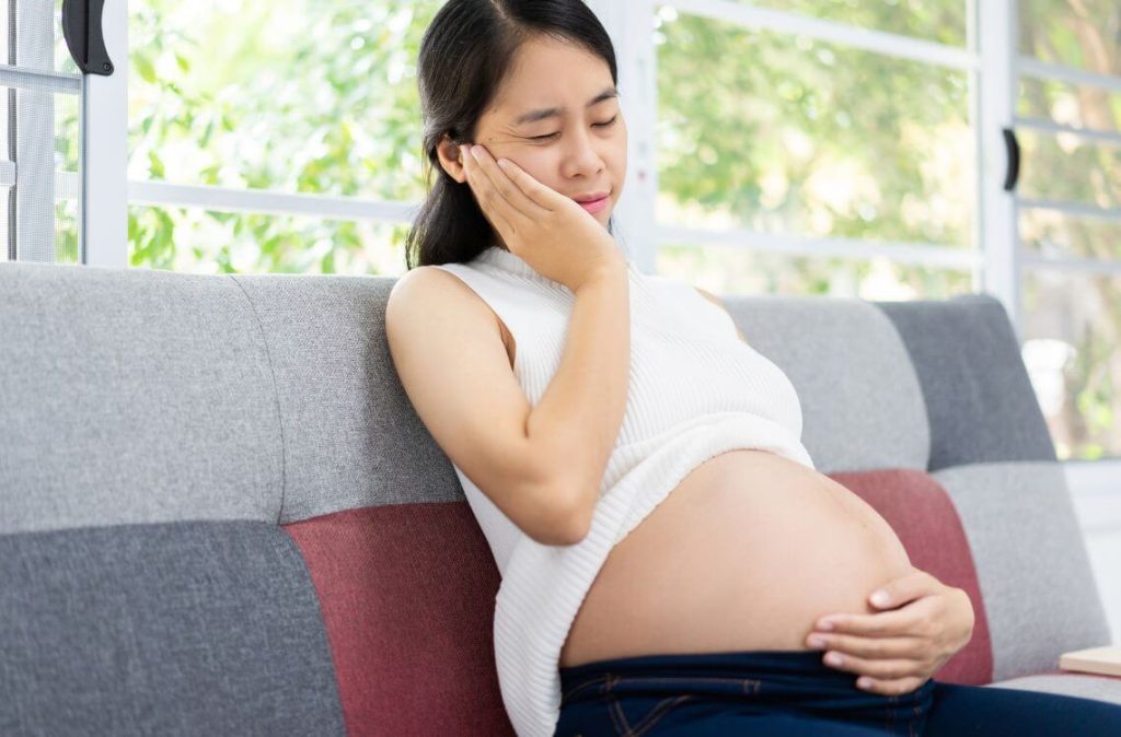 wanita sakit gigi ketika hamil