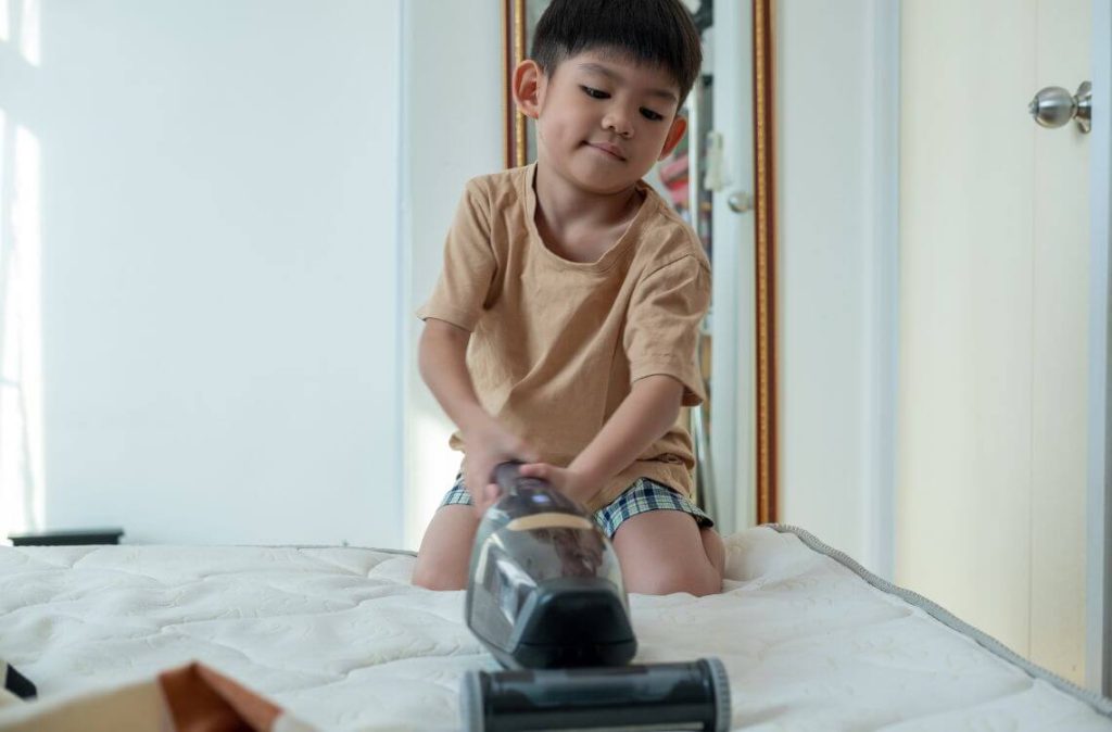anak kemas katil