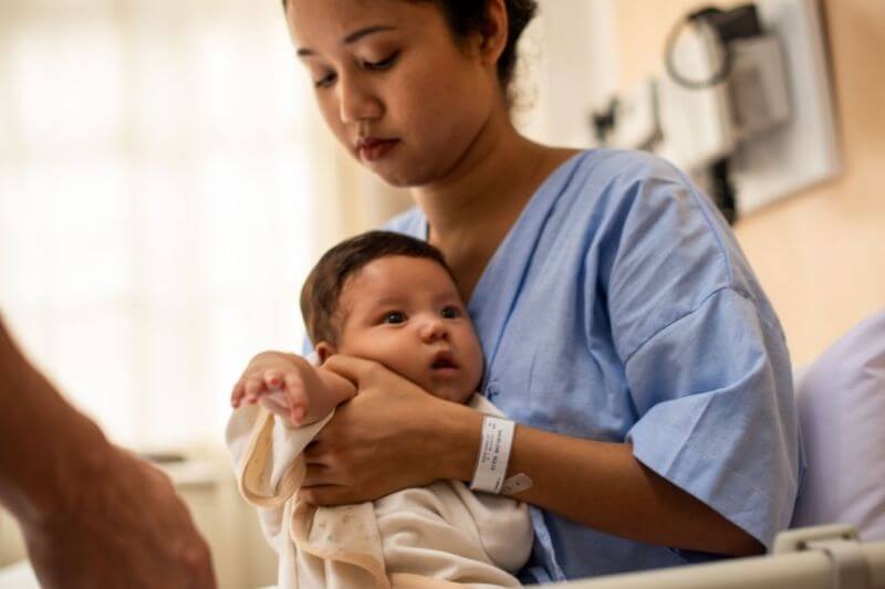 ibu dan anak di hospital